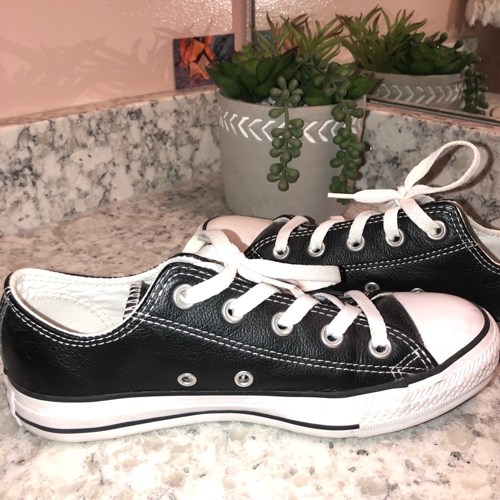 Black leather material converse, size 6